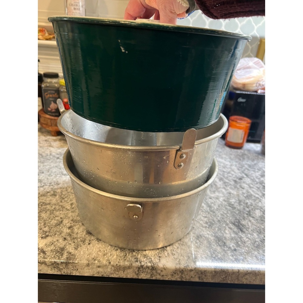 Bundt cake pans